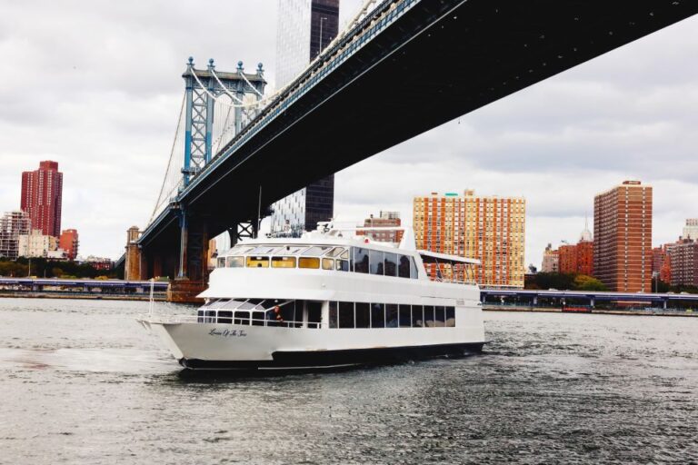 NYC: Luxury Yacht, Cocktail Class and Vintage Car Combo Tour