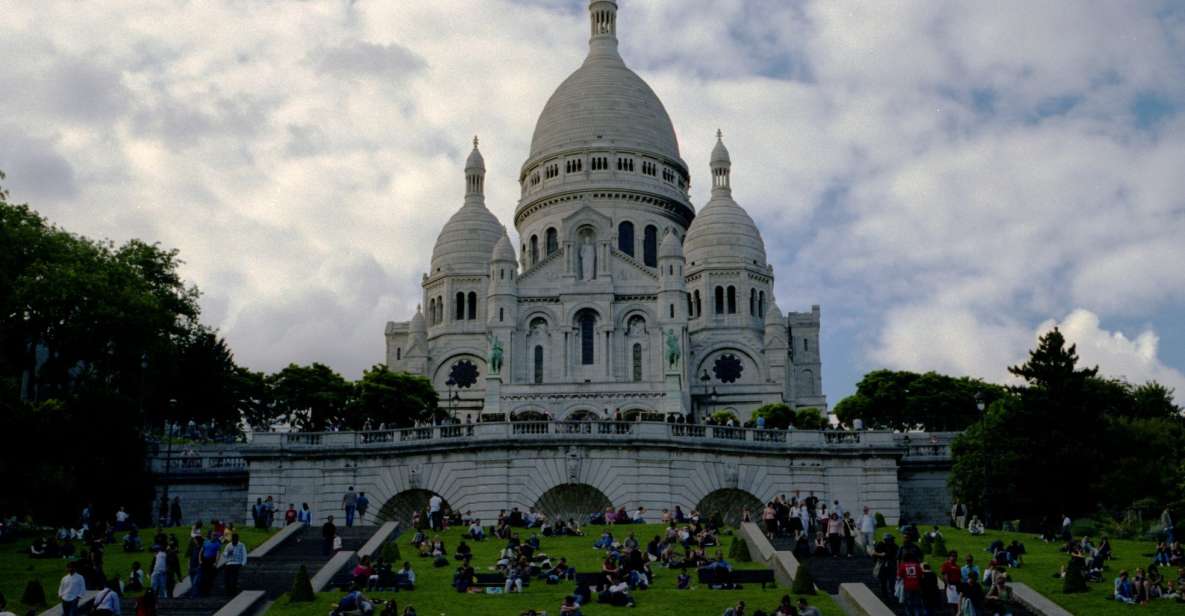 Paris: Montmartre Private Guided Walking Tour