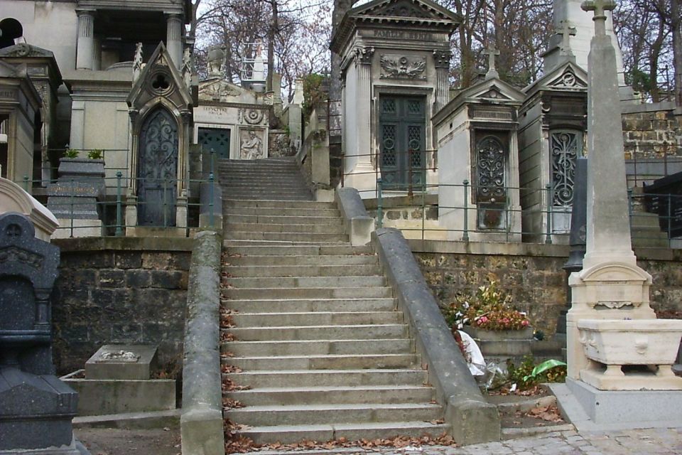 Paris: Père Lachaise Cemetery Walking Tour - Tour Experience