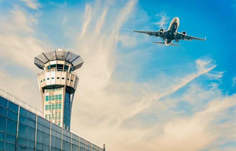 Paris: VIP Paris Hotel Transfer to and From Orly Airport