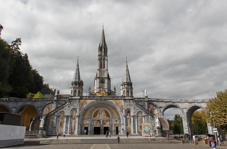 Private Transfer From Barcelona to Lourdes in France