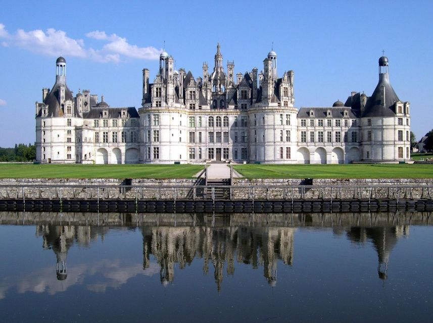 Private Visit of the Loire Valley Castles From Paris