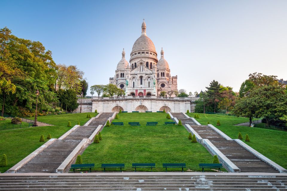 Private Walking Tour of Montmartre and Sacré-Cœur Basilica