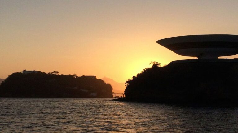 Rio: Guanabara Bay Boat Trip by Catamaran With Audio Guide