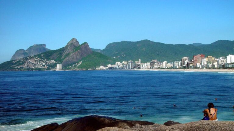 Rio: Sugar Loaf Mountain and Beaches Tour With Pickup
