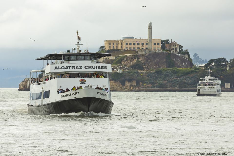 San Francisco: Golden Gate Bike Tour and Alcatraz Ticket