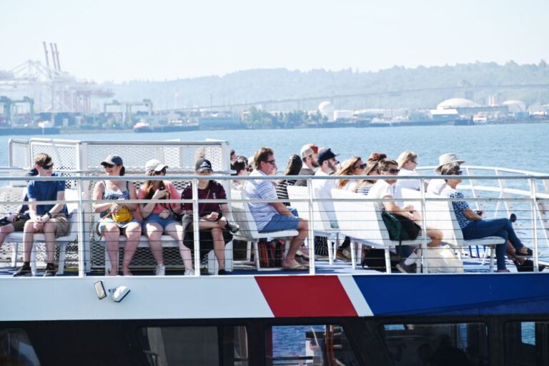 Seattle: Pier 69 Wildlife and Whale Watching Boat Tour