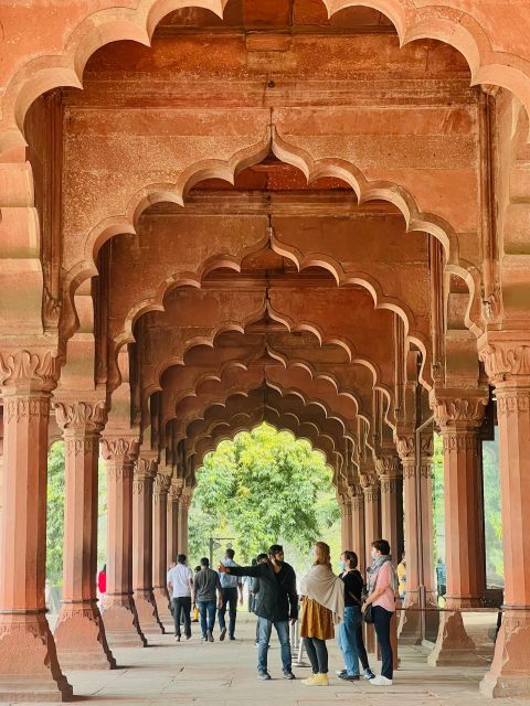Skip-The-Line Taj Mahal, Agra Fort and Fatehpur Sikri Tour