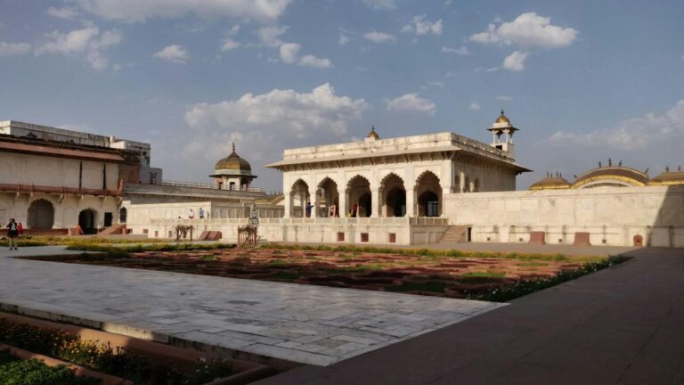 Skip-The-Line Taj Mahal Sunrise & Agra Fort Private Tour