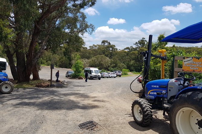 Small-Group Tractor Tour at Rayners Orchard From Melbourne