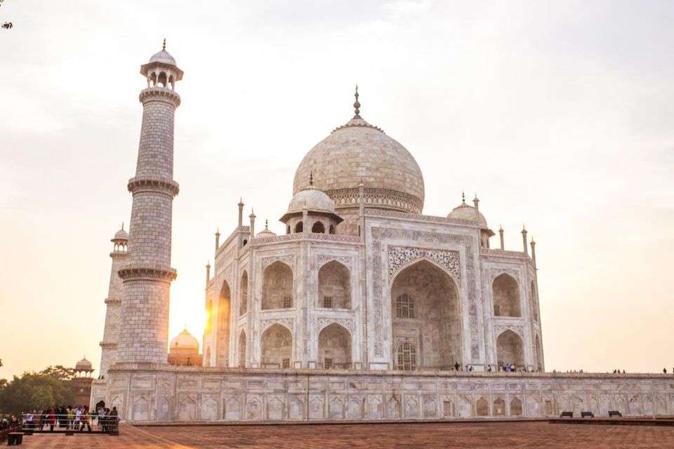 Taj Mahal, Great Akbar Tomb & Agra Overnight Tour From Delhi