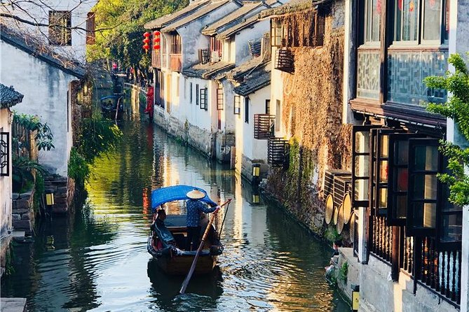 Zhujiajiao Water Town and Shanghai Highlights Private Trip