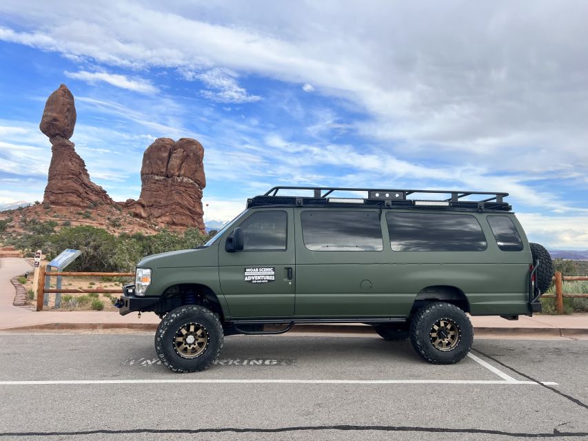 Arches National Park: Sunset Pavement Van Tour - Experience Highlights and Photo Opportunities