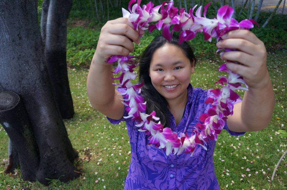 Big Island: Kona Airport Traditional Lei Greeting - Full Description