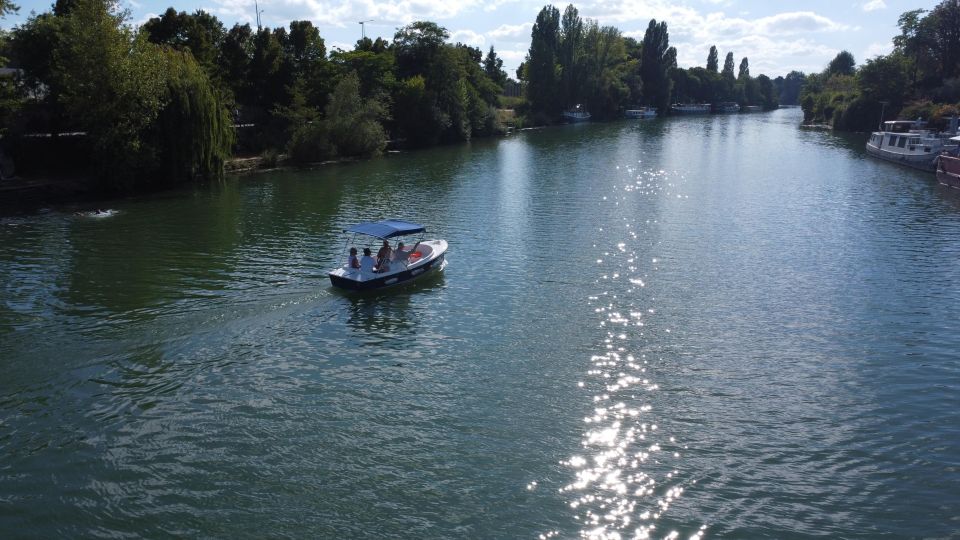 Boat Rental Without License on the Seine - Convenient Location and Meeting Point