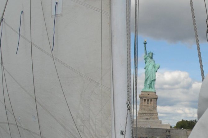 Bubbles and Bites Sail in New York City - Customer Reviews and Tour Features