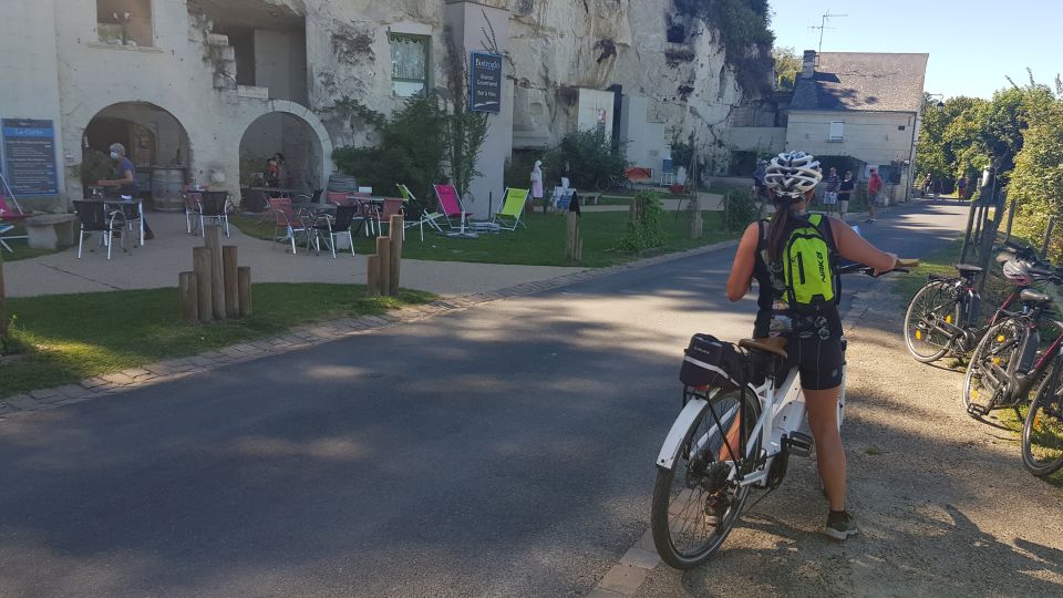 Chinon: Bicycle Tour of Saumur Wineries With Picnic Lunch - Tour Highlights