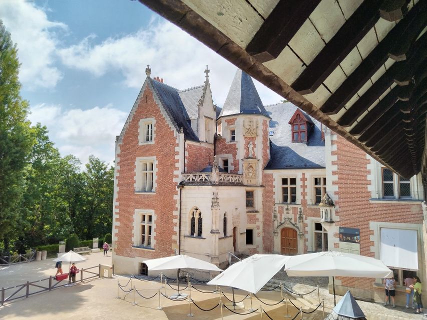 Clos Lucé: Da Vincis Castle Private Guided Tour With Ticket - Experience Highlights