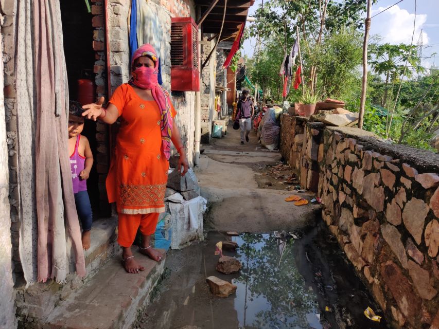 Delhi Half Day Slum Walking Tour With Guide - Tour Experience