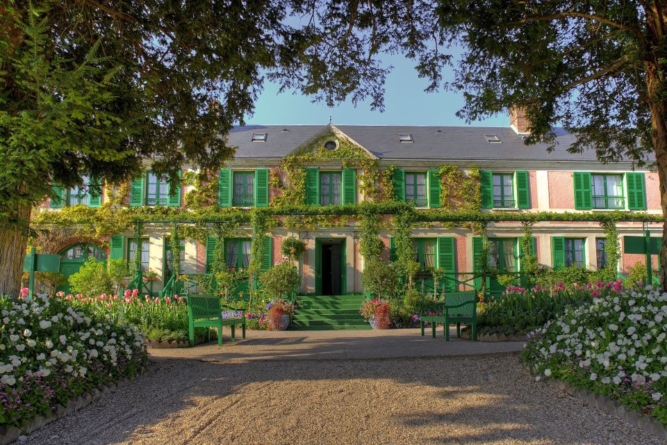 From Paris: Private Day Trip to Giverny and Auvers Sur Oise - Giverny Visit