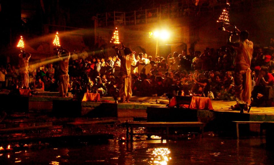 India: Evening Ganga Aarti With Dinner and Private Transfer - Experience Highlights