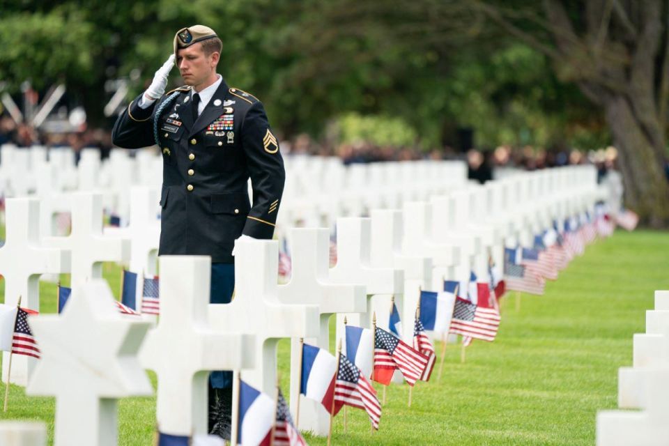 Paris: American Landing Beaches Discovery Private Tour - Tour Duration and Languages