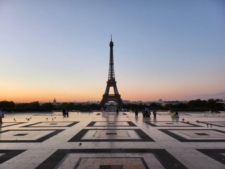 Paris Without People – Sunrise Bike Tour