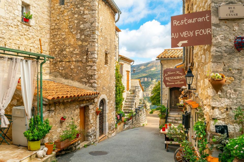 Provencal Countryside, Medieval Village & Lake Private Tour - Highlights and Activities