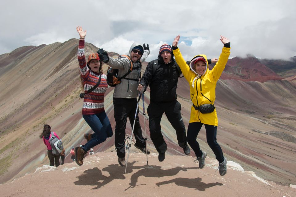 Rainbow Mountain & Ausangate 7 Lakes Trek 2 Days With Lodge - Day 1 Experience