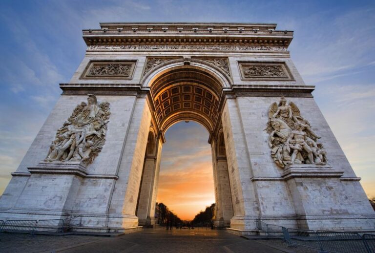 Two Hours Quick Private Tour of Paris With Hotel Pickup