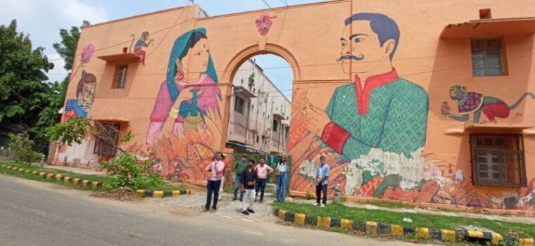 New Delhi: Bohemian Delhi Street Art Tour With Lake Cafe