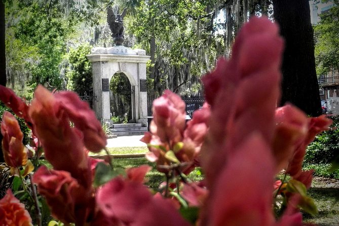 Botanical Tour (by Walk With Me Savannah Tours) - Meeting Point and Guide Identification