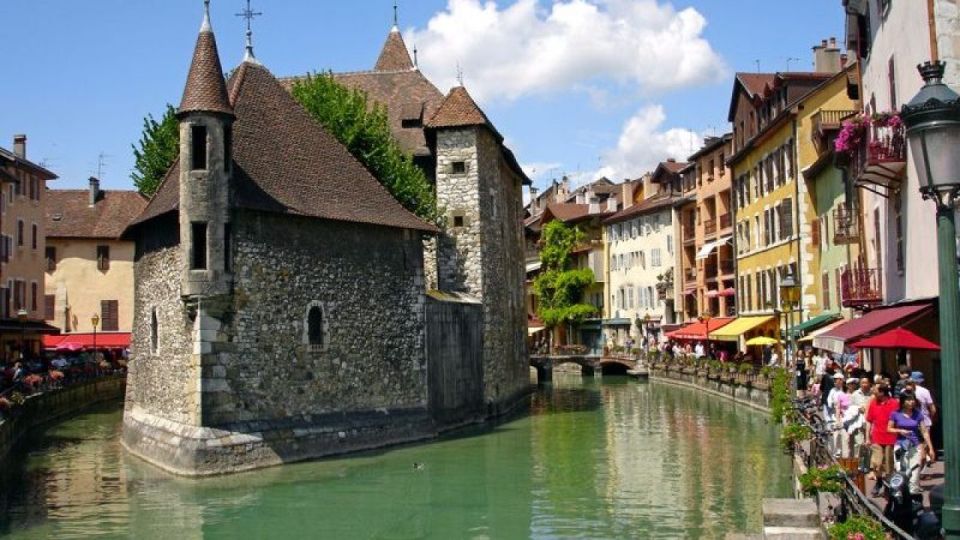 From Geneva: Private Annecy Tour - Tour Experience