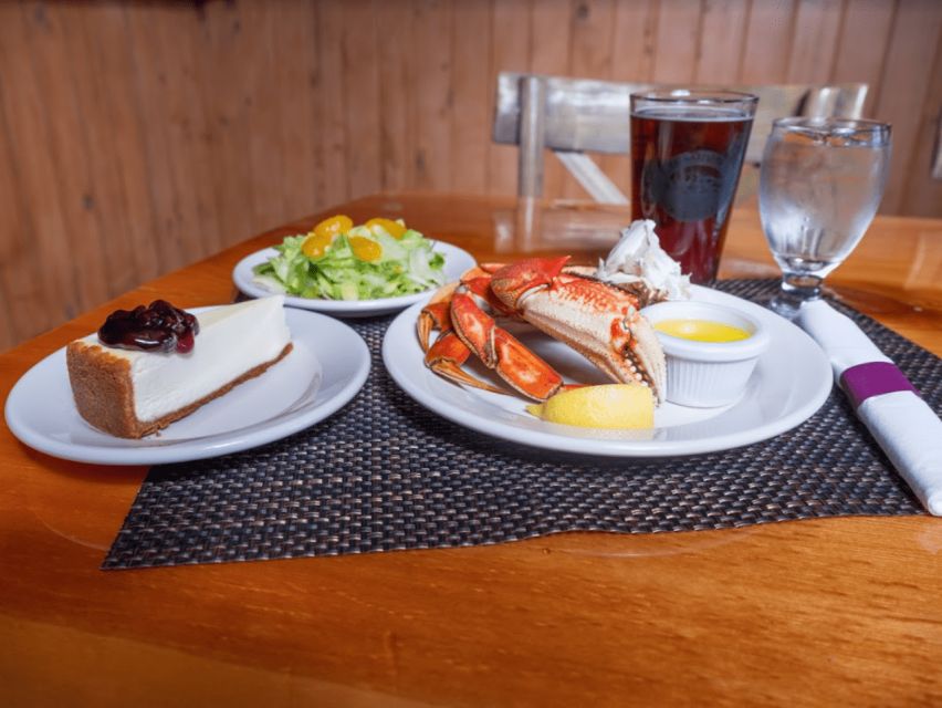Ketchikan: Wilderness Boat Cruise and Crab Feast Lunch - Meal Experience