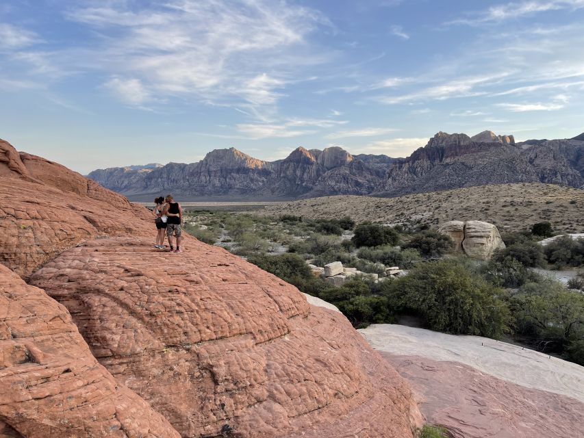 Las Vegas: Sunset Hike and Photography Tour Near Red Rock - Seven Magic Mountains Art Installation Visit