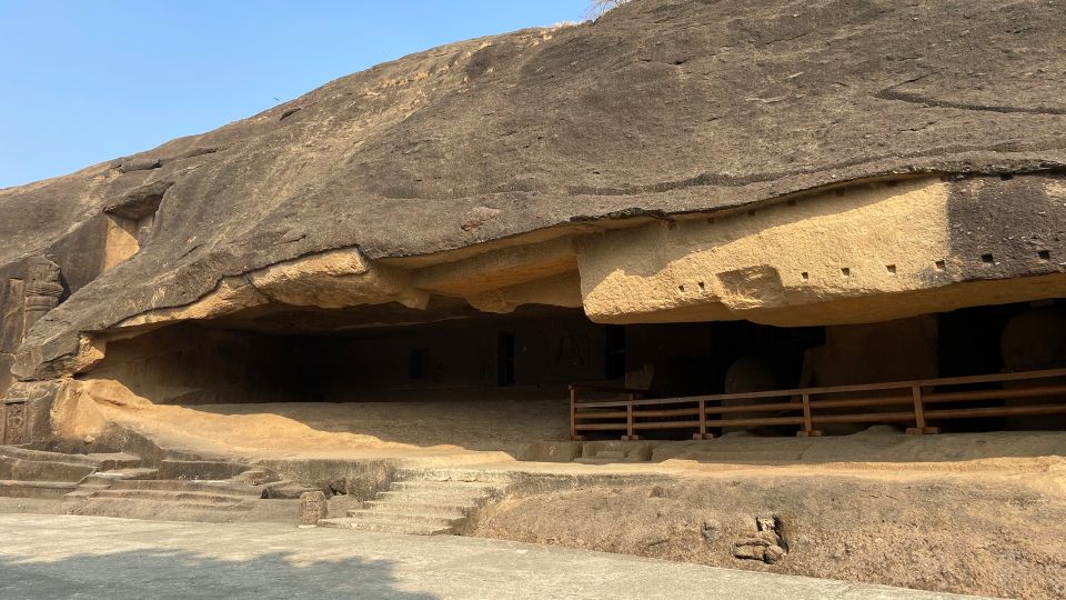 Mumbai: Kanheri Caves and The Golden Pagoda Temple