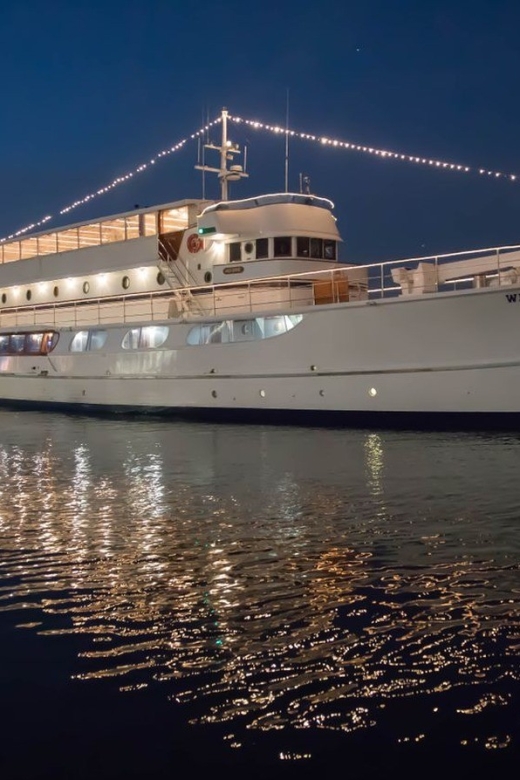 Newport Beach: Christmas Eve Buffet Brunch or Dinner Cruise - Inclusions