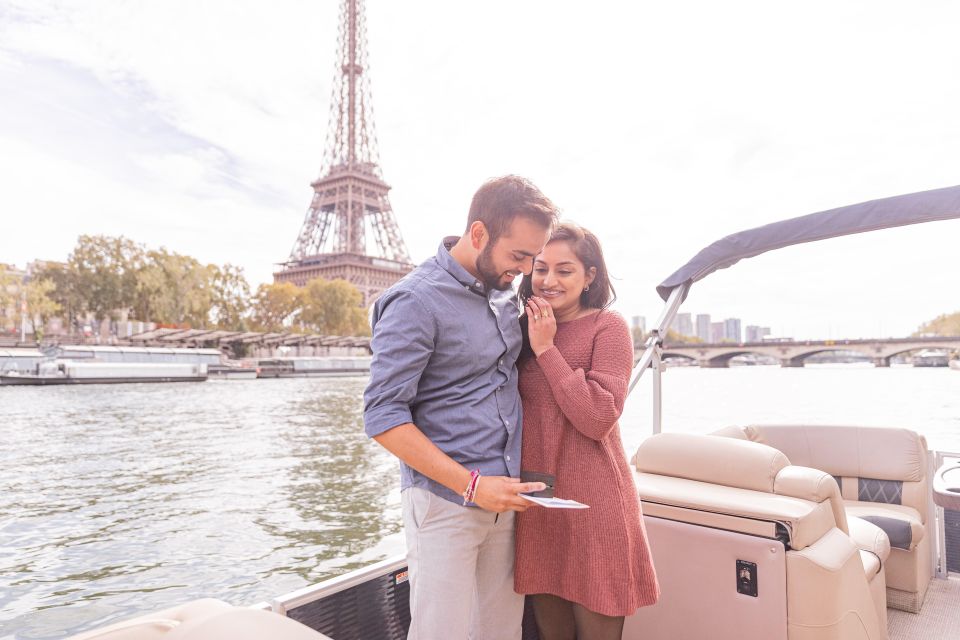 Paris Proposal / Private River Cruise + Photographer 1h - Highlights of the Experience