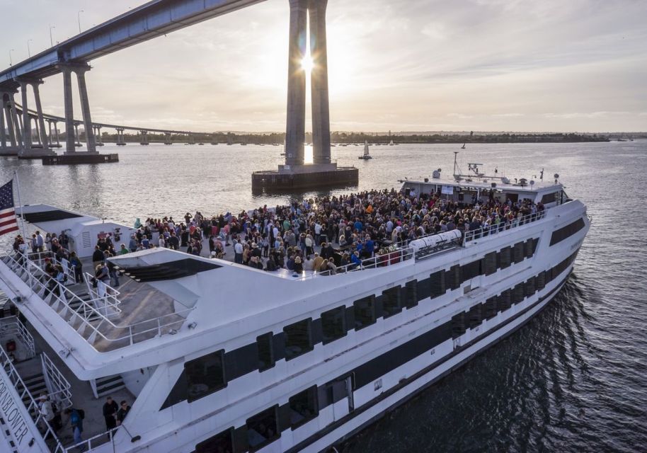 San Diego: Christmas Day Buffet Brunch or Dinner Cruise - Language and Accessibility