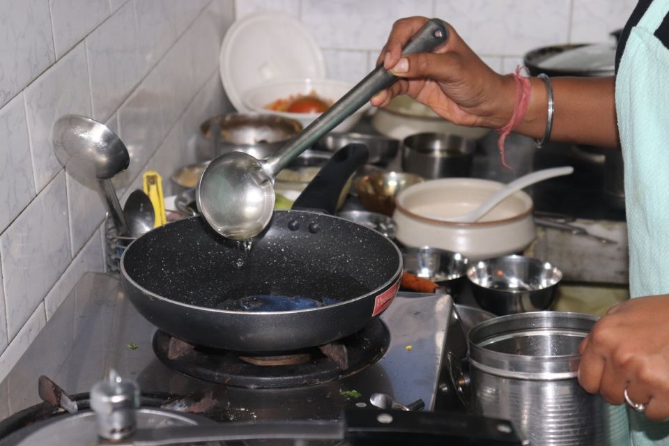 Udaipur: 4-Hour Indian Food Cooking Class With Full Meals - Group Size and Highlights