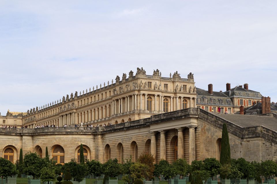 Versailles Palace and Giverny Private Guided Tour From Paris - Inclusions