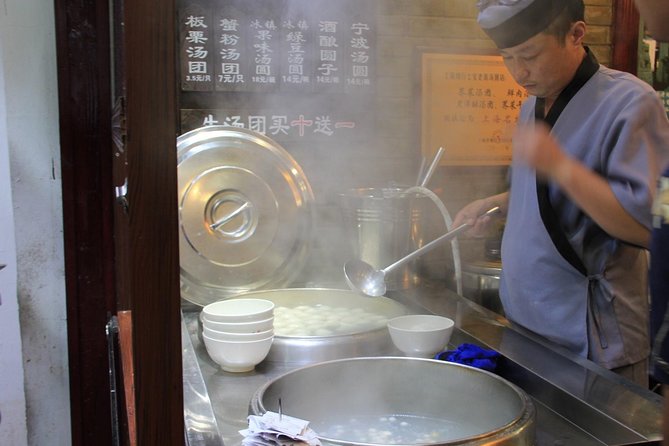 4-Hour Food Tour in Qibao Water Town From Shanghai by Subway