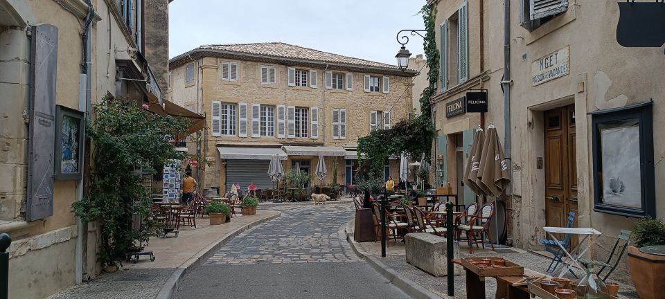 From Aix-en-Provence: Luberon Perched Villages Guided Tour - Market Visits