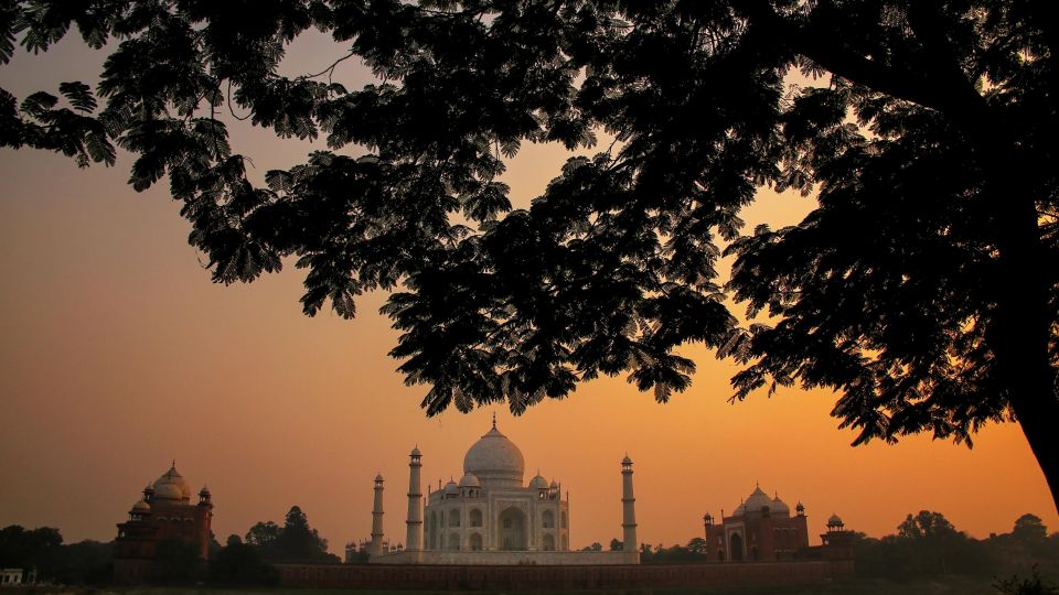 From Delhi: Tajmahal Tour by Gatimaan Express All Inclusive - Inclusions