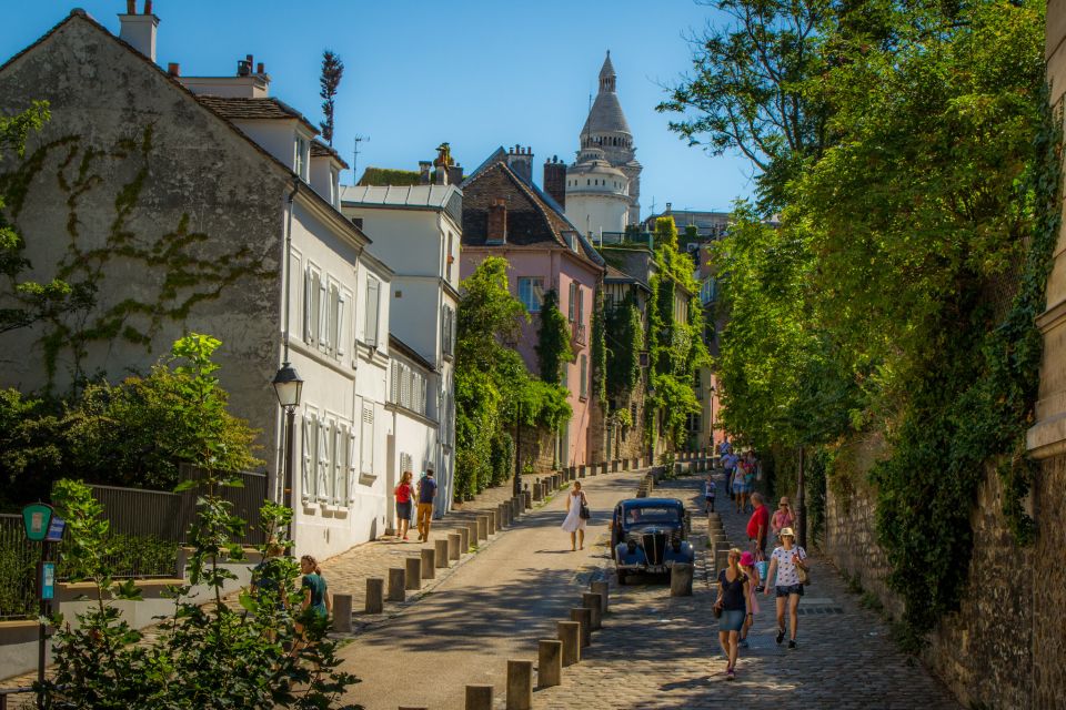 Paris: Montmartre Private Guided Walking Tour - Meeting Point