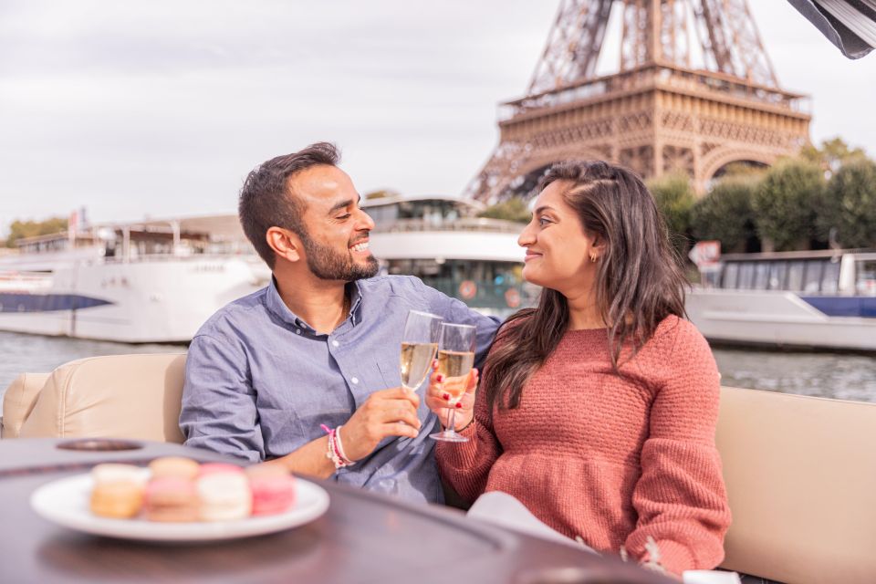 Paris Proposal / Private River Cruise + Photographer 1h - Description of the Package