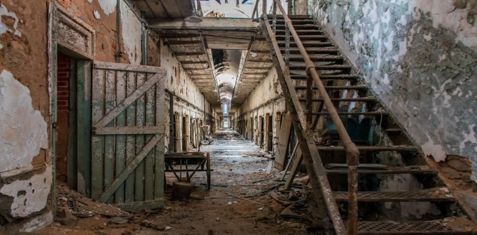 Philadelphia: Small Group Tour W/ Liberty Bell & Cheesesteak - Eastern State Penitentiary Historic Site