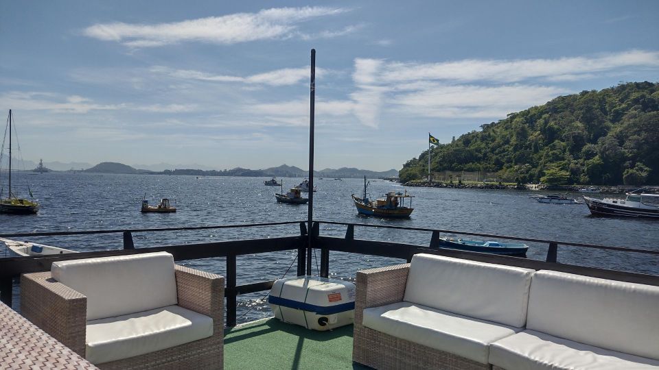 Rio: Floating Breakfast Boat Trip in Guanabara Bay - Breakfast Experience