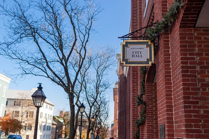 A Guided Walking Tour Through Historic Old Town Alexandria - Guides Expertise