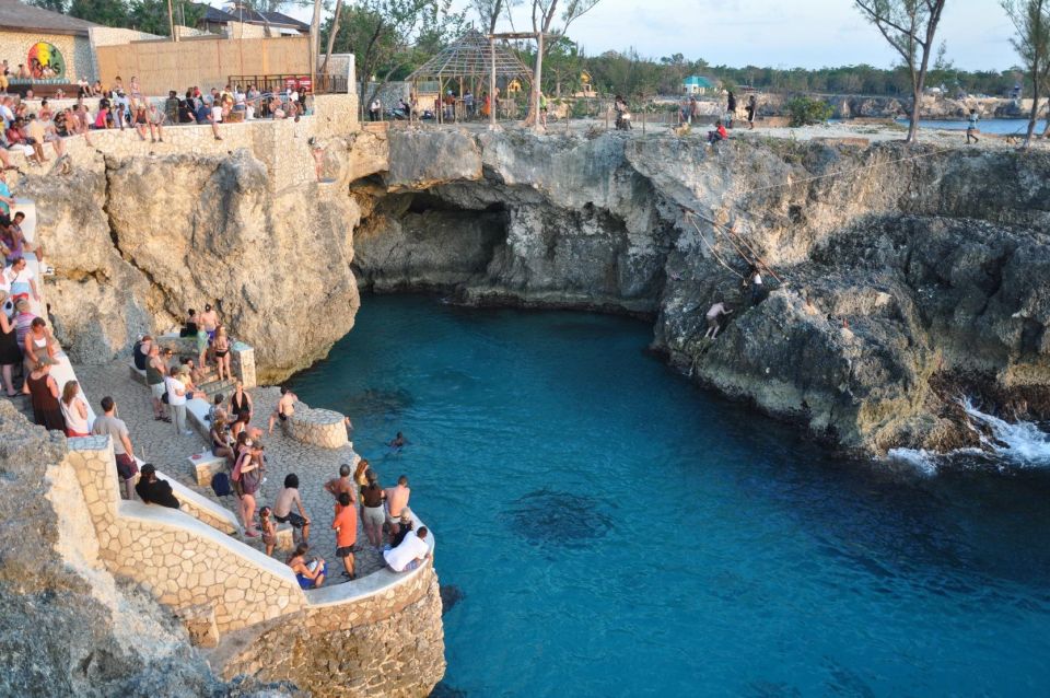 Blue Hole Mineral Spring and Ricks Cafe Private Tour - Directions